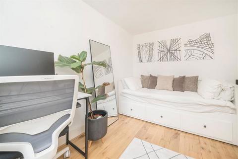 2 bedroom flat for sale, Westwick Gardens, London W14