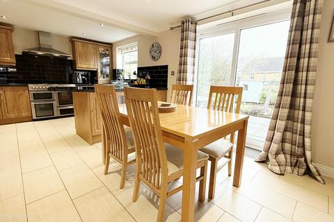 4 bedroom detached house for sale, Rose Drive, Brackley