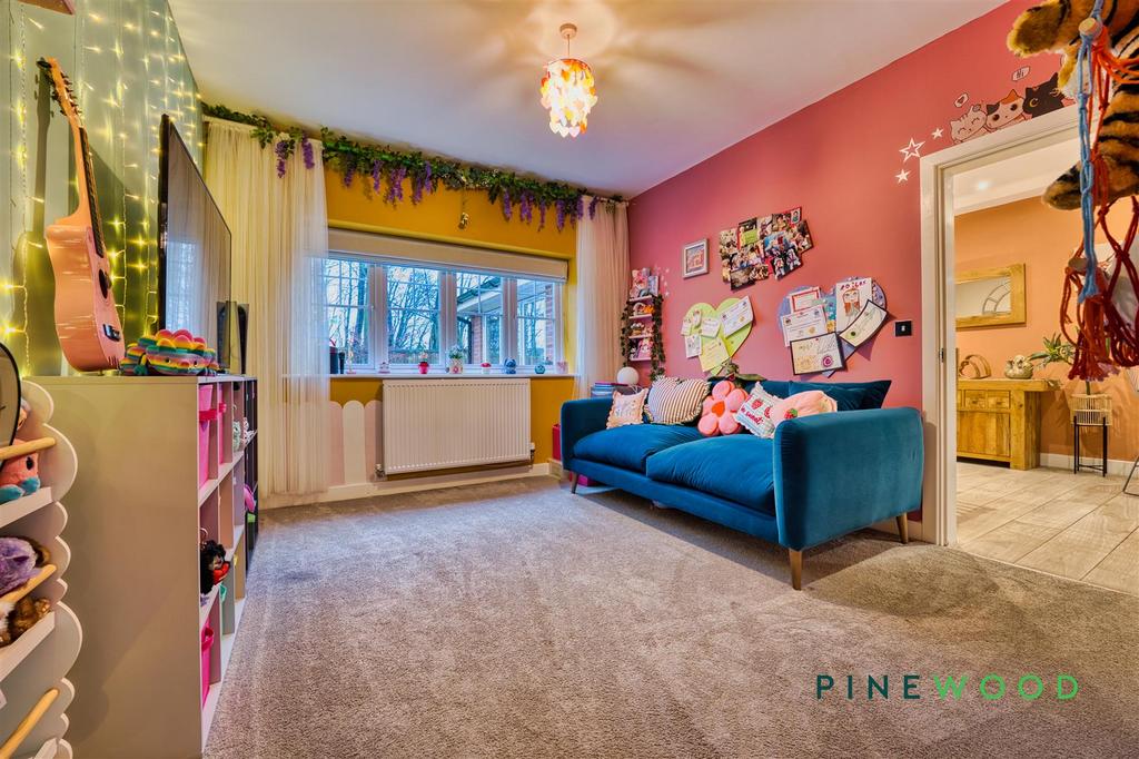 Dining room/play room