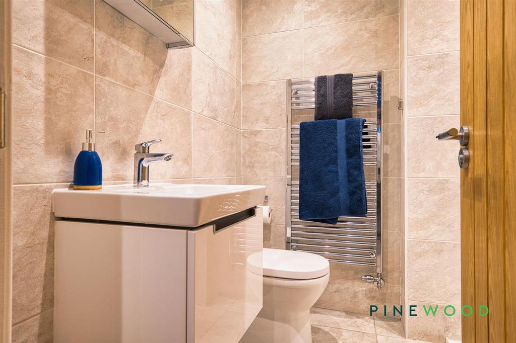 Ensuite (bedroom 1)