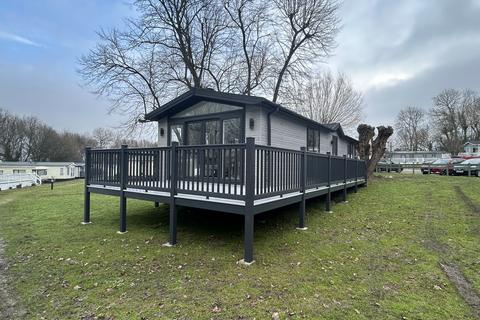 2 bedroom mobile home for sale, Sewardstone Road, London