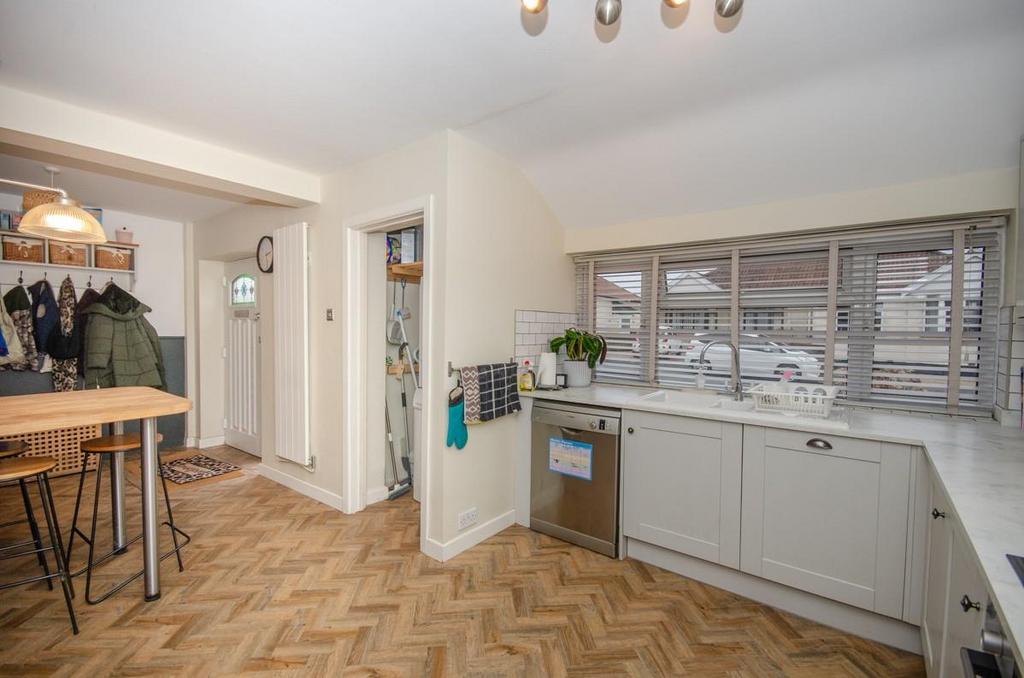 Kitchen pic 2.jpg