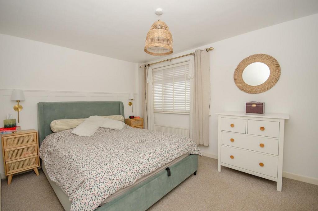 Bedroom 1.jpg