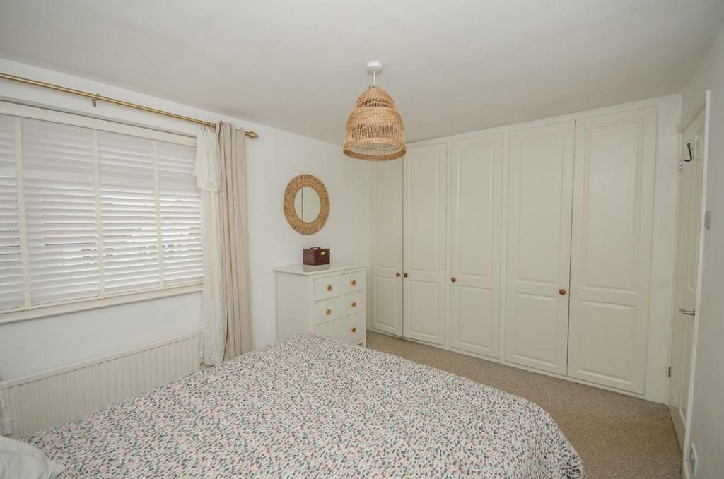 Bedroom 1 pic 2.jpg