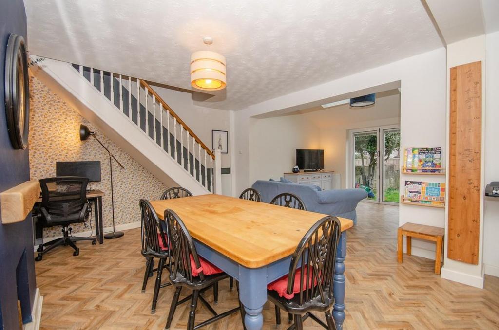 Dining area.jpg
