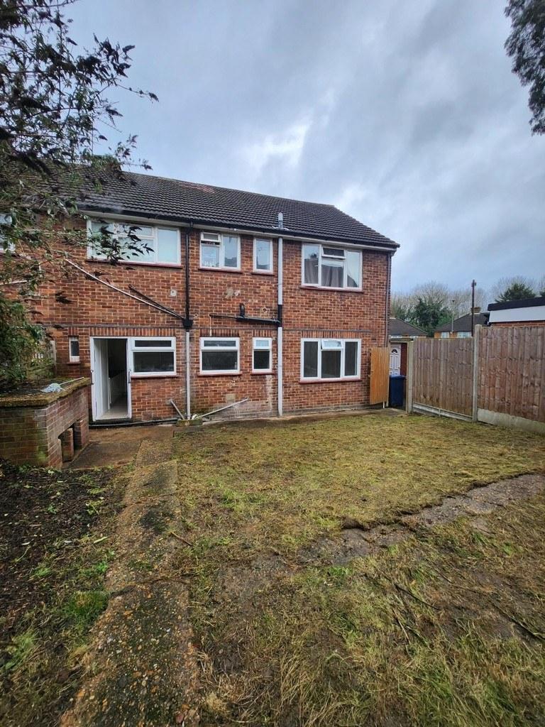 2 bed semi-detached house to rent Fairmead Cresce