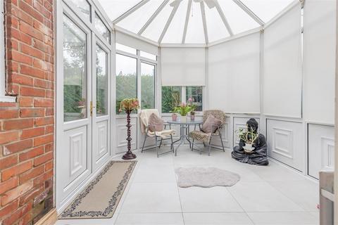 4 bedroom semi-detached house for sale, High Road, North Weald