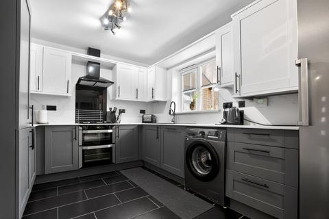 Oldenburg Close - Moulden View, Swindon, SN5