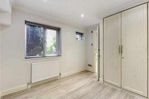 2 bedroom flat to rent, High Road, London N20