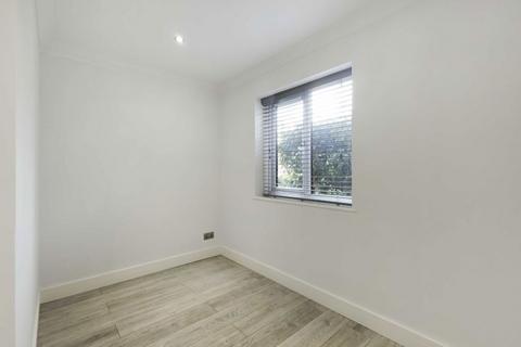 2 bedroom flat to rent, High Road, London N20