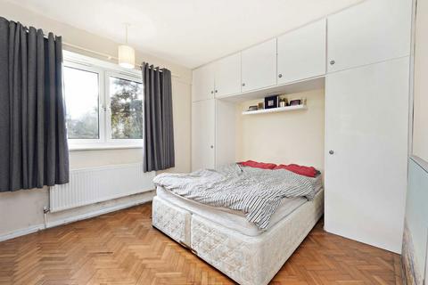2 bedroom flat for sale, Upper Richmond Road, London SW15