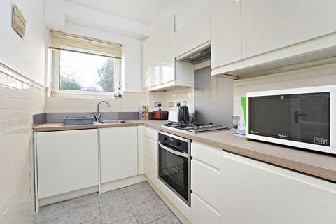 2 bedroom flat for sale, Upper Richmond Road, London SW15