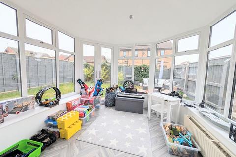 3 bedroom detached house for sale, HARVEST CRESCENT, WALTHAM