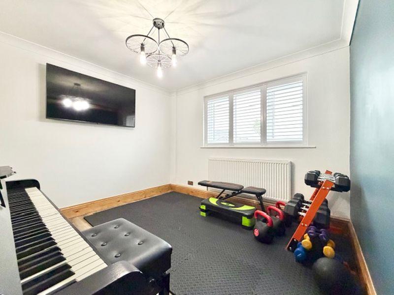 Bedroom 4 /...
