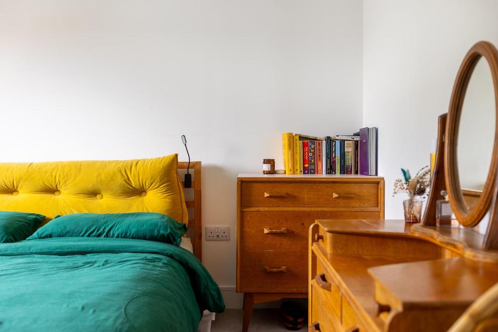 27 Mayors Road, BS49--3.jpg