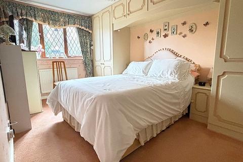 4 bedroom detached house for sale, De Cantelupe Close, Abergavenny