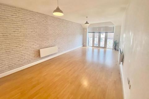1 bedroom flat to rent, Bridgepoint Court, Old Watford Road, Bricket Wood, St. Albans, Hertfordshire, AL2 3FB