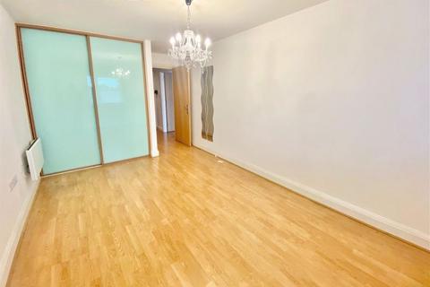 1 bedroom flat to rent, Bridgepoint Court, Old Watford Road, Bricket Wood, St. Albans, Hertfordshire, AL2 3FB