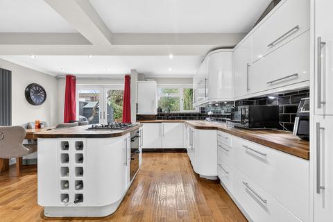 undefined, Roakes Avenue, Addlestone