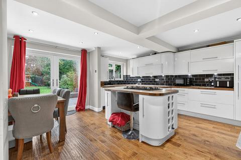 undefined, Roakes Avenue, Addlestone