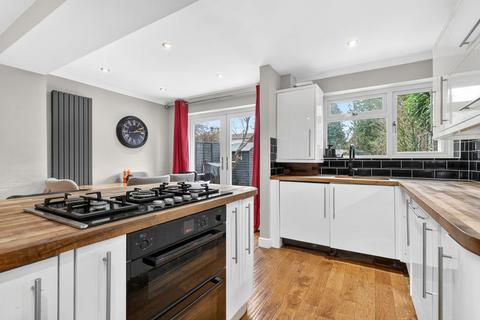 undefined, Roakes Avenue, Addlestone