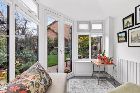 3 bedroom semi-detached house for sale, Stonebanks, Walton-On-Thames