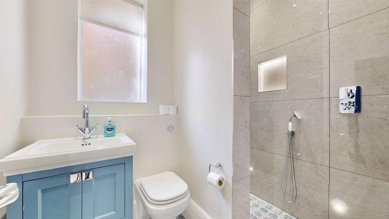 Guest shower room