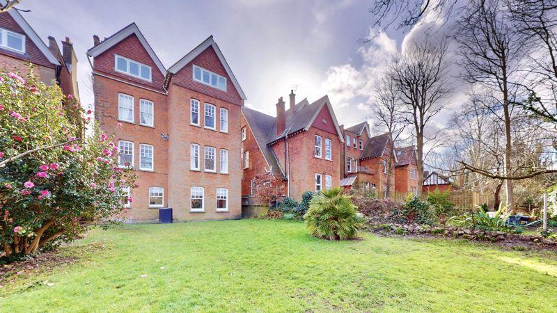 Garden to house