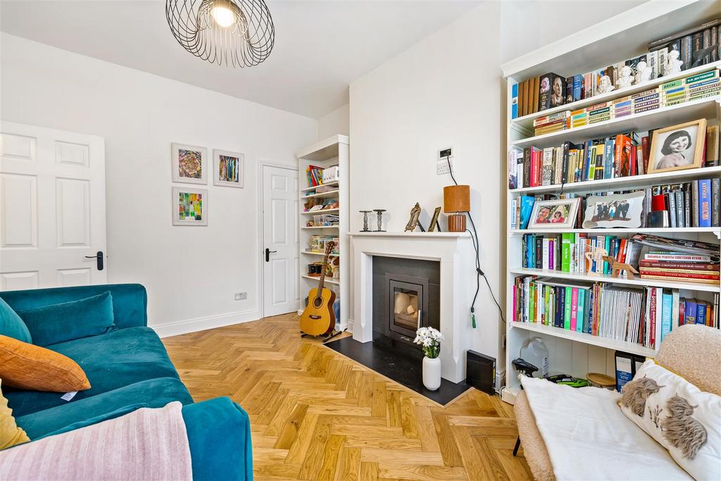 76 B Earlsbrook Road Full Res-17.jpg