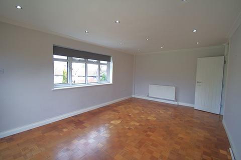 2 bedroom apartment to rent, Elm Park Road, Pinner