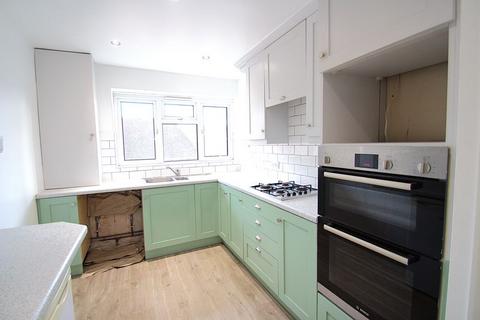2 bedroom apartment to rent, Elm Park Road, Pinner