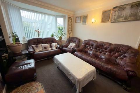 3 bedroom semi-detached house for sale, Woodside View, Cottingley, Bingley, BD16