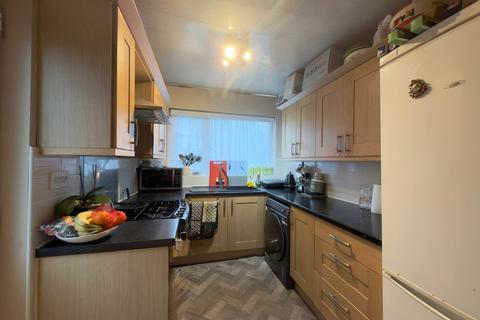 3 bedroom semi-detached house for sale, Woodside View, Cottingley, Bingley, BD16