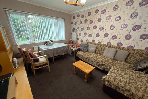 3 bedroom semi-detached house for sale, Woodside View, Cottingley, Bingley, BD16