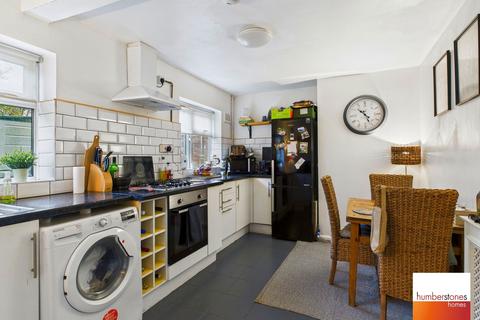 3 bedroom semi-detached house to rent, Borough Crescent, Stourbridge, DY8 3UT