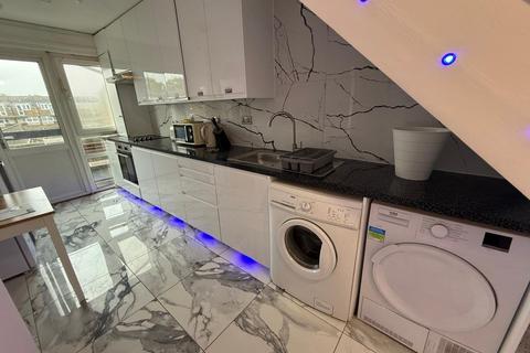 5 bedroom flat for sale, Lampeter Square, London, W6