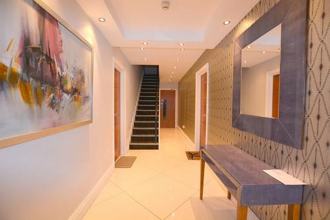 2 bedroom flat for sale, Elms Road, Harrow Weald