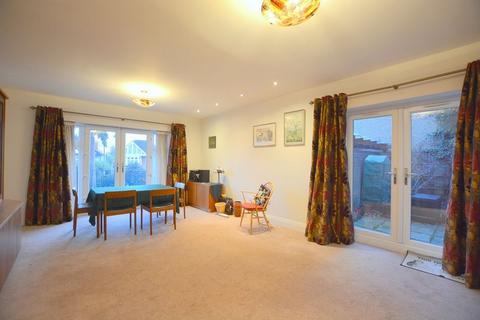 2 bedroom flat for sale, Elms Road, Harrow Weald