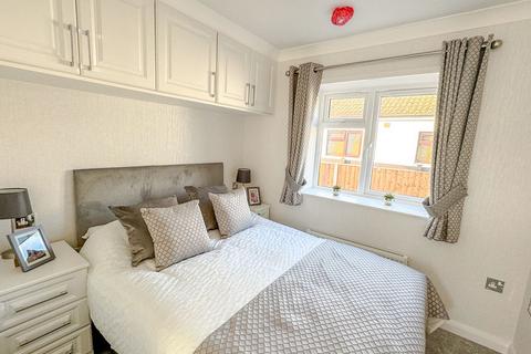 undefined, Weybridge Park Estate, Addlestone KT15