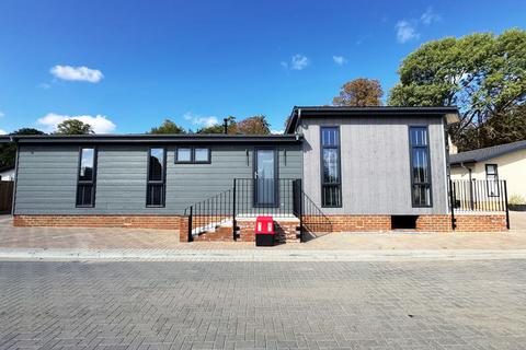 2 bedroom park home for sale, Weybridge Park Estate, Addlestone KT15
