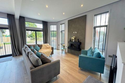 2 bedroom park home for sale, Weybridge Park Estate, Addlestone KT15
