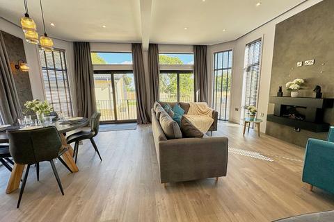 2 bedroom park home for sale, Weybridge Park Estate, Addlestone KT15