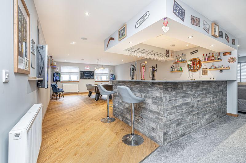 Upper Lounge/bar