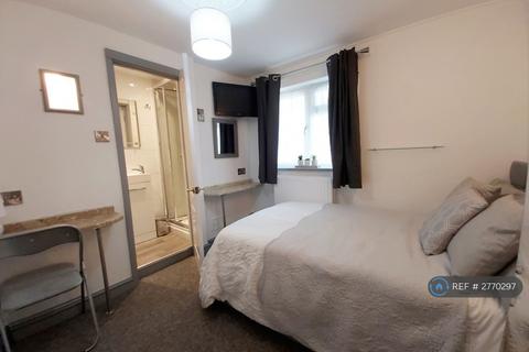 1 bedroom in a house share to rent, Gloucester Road, Patchway, Bristol, BS34