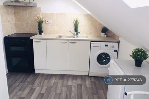 Studio to rent, Berkshire Gardens, London, N13