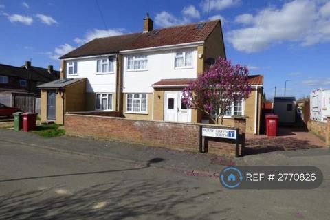 4 bedroom semi-detached house to rent, Parry Green South, Slough, SL3