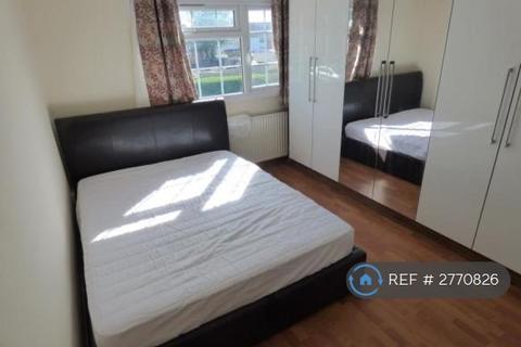 4 bedroom semi-detached house to rent, Parry Green South, Slough, SL3
