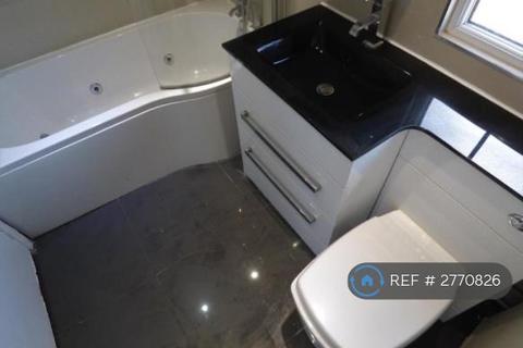 4 bedroom semi-detached house to rent, Parry Green South, Slough, SL3
