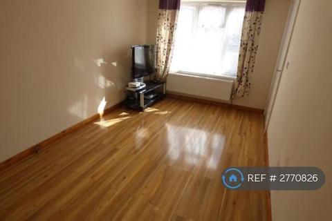 4 bedroom semi-detached house to rent, Parry Green South, Slough, SL3