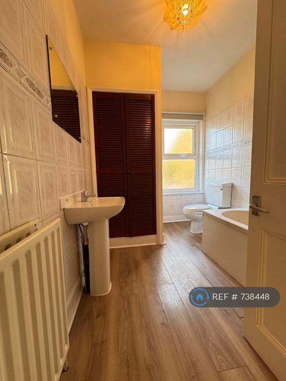 Upstairs Family Bathroom